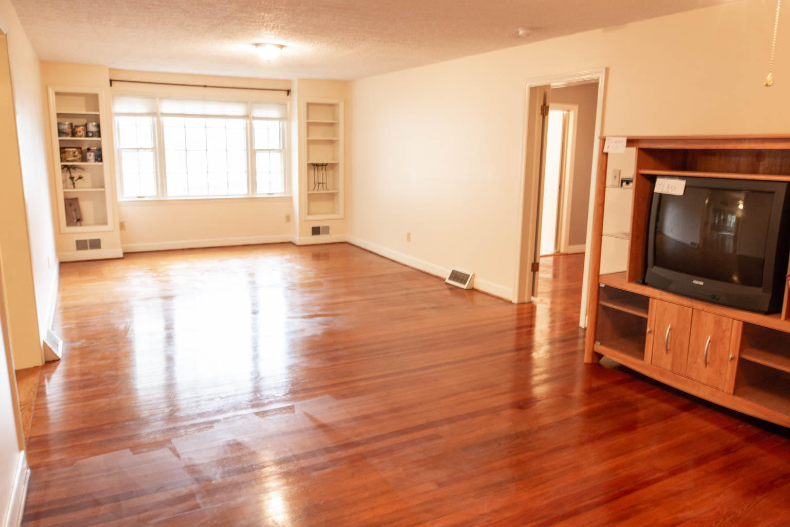 6432 Poage Valley Rd Extension Roanoke, VA 24018 - Photo 11 of 30 Living Room
