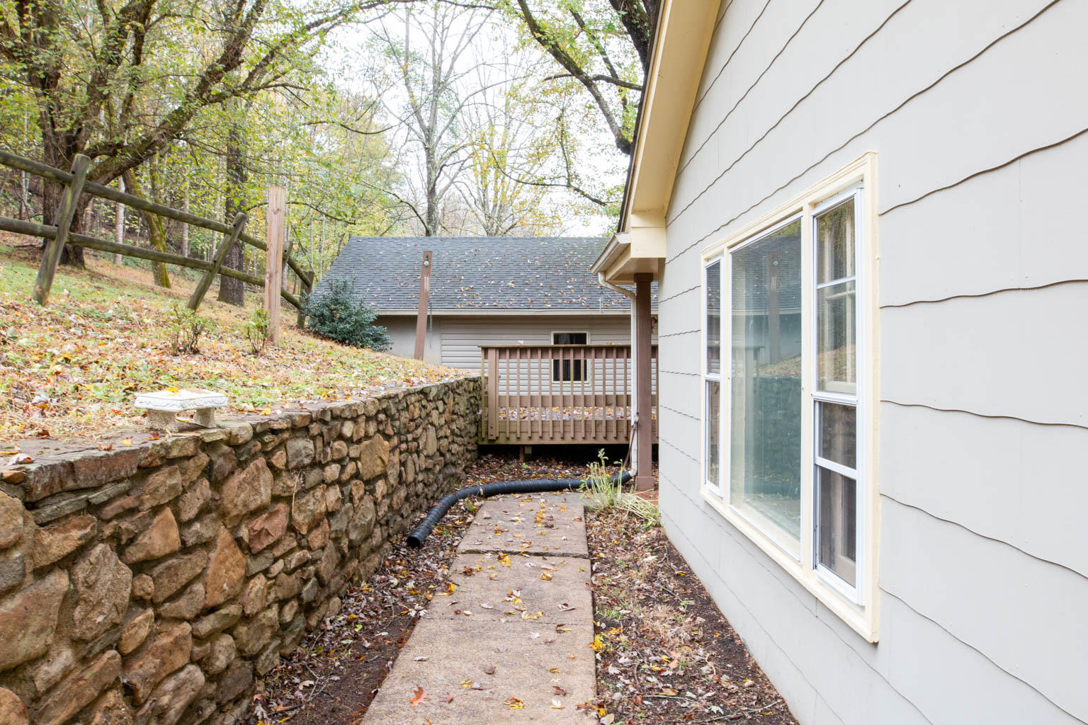 6432 Poage Valley Rd Extension Roanoke, VA 24018 - Photo 28 of 30 Back sidewalk