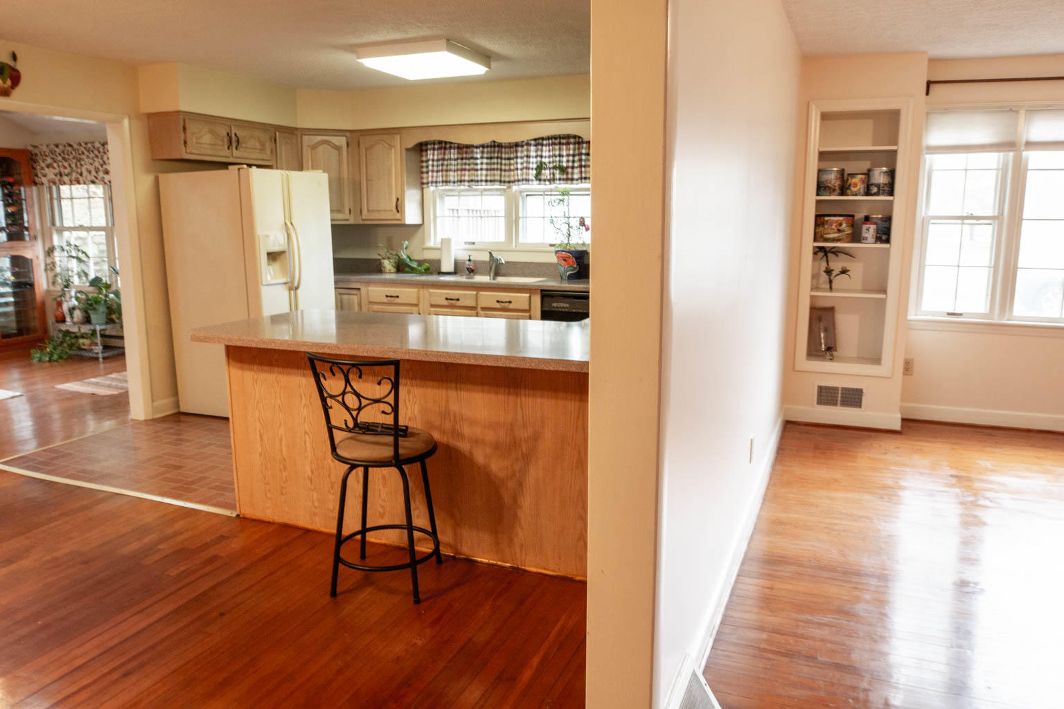 6432 Poage Valley Rd Extension Roanoke, VA 24018 - Photo 9 of 30 Kitchen:Living Room