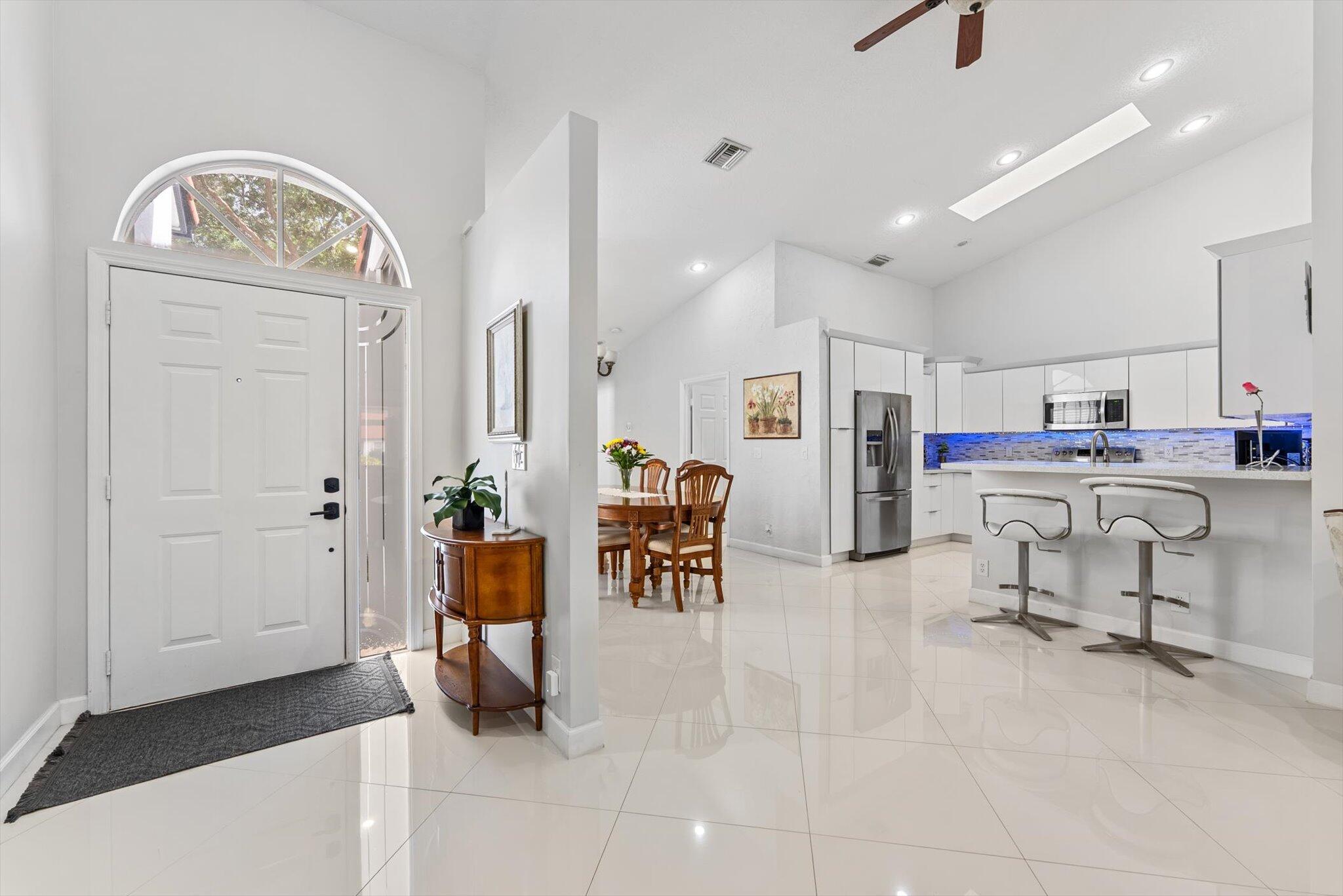 8237 Vía Di Veneto Boca Raton, FL 33496 - Photo 5 of 37 05-6