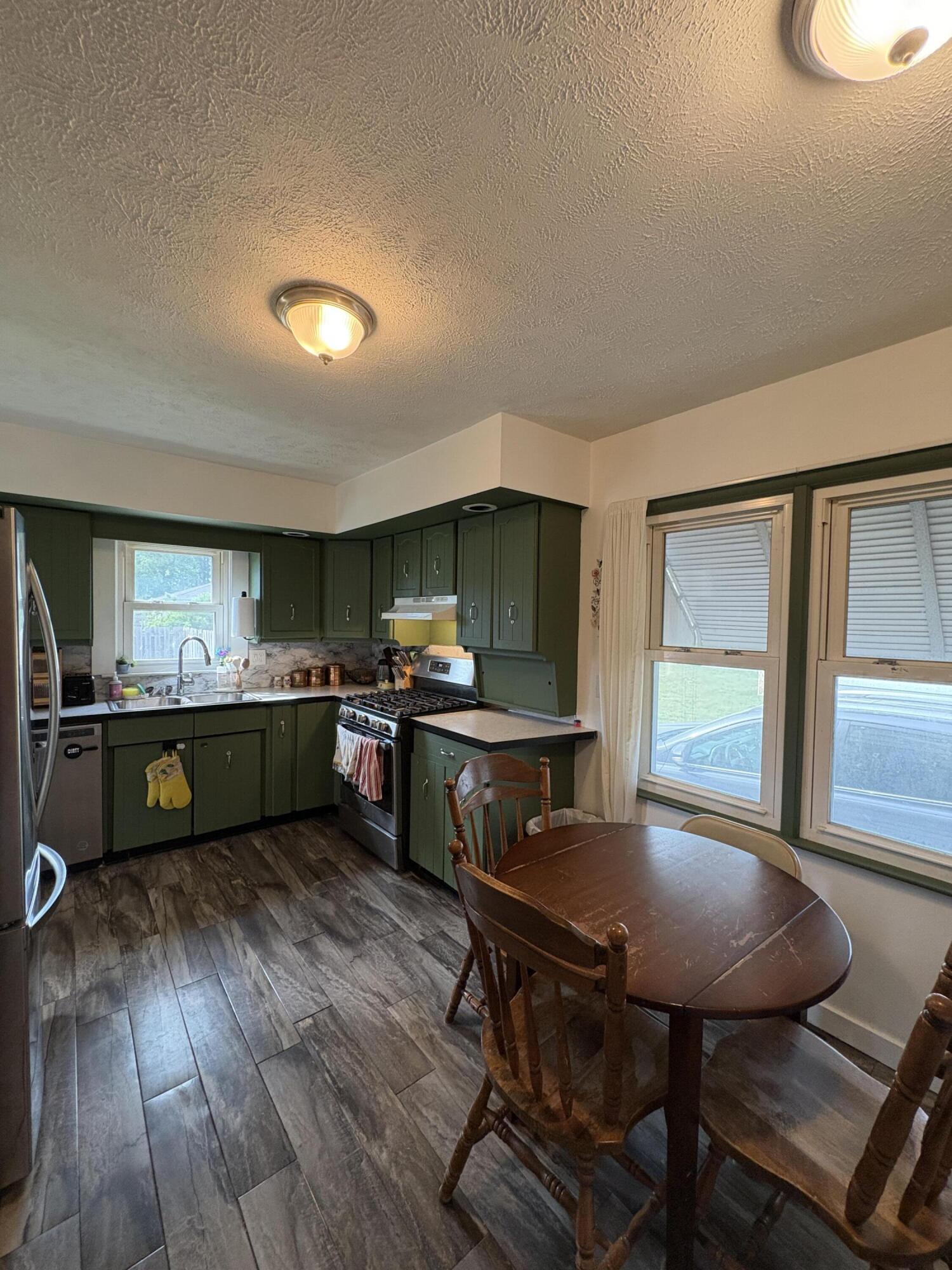 3062 Eastland Road Muskegon, MI 49441 - Photo 4 of 11 IMG_3445