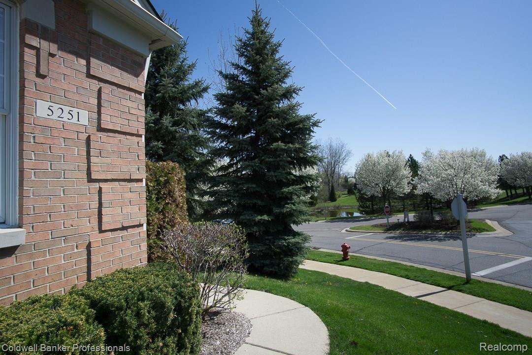 5251 Belmonte Drive, Unit 35 Rochester, MI 48306 - Photo 3 of 29 5251-Belmonte-003.jpg