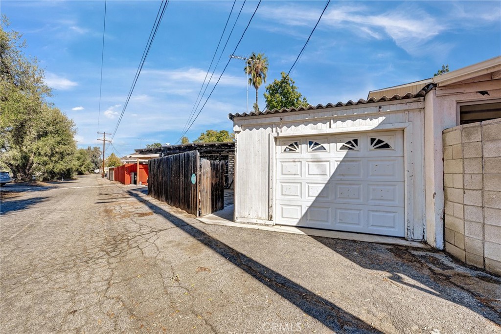 604 Gibbel Road Hemet, CA 92543 - Photo 27 of 29 a path of a house with wooden fence