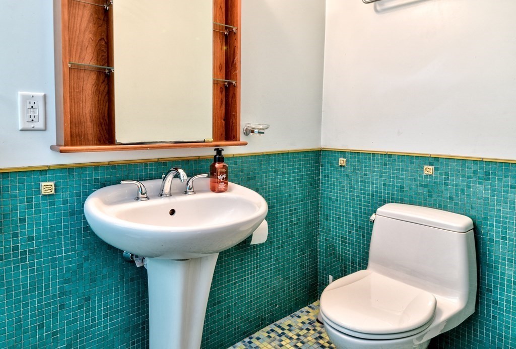 81 Riverview Circle Wayland, MA 01778 - Photo 14 of 34