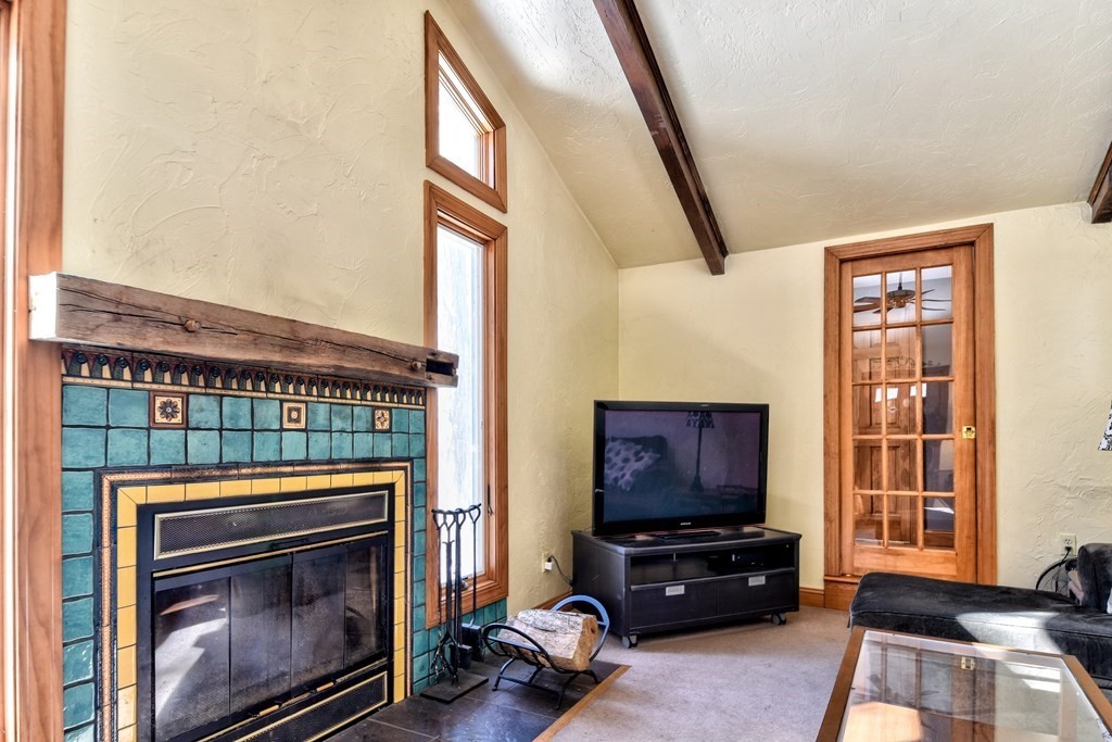 81 Riverview Circle Wayland, MA 01778 - Photo 5 of 34