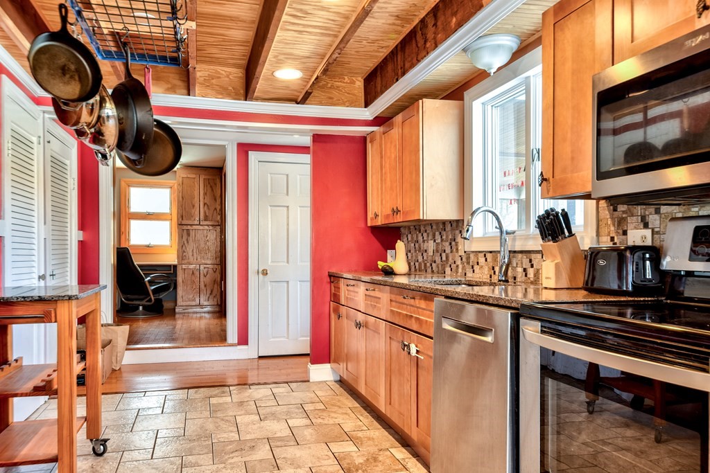 81 Riverview Circle Wayland, MA 01778 - Photo 8 of 34