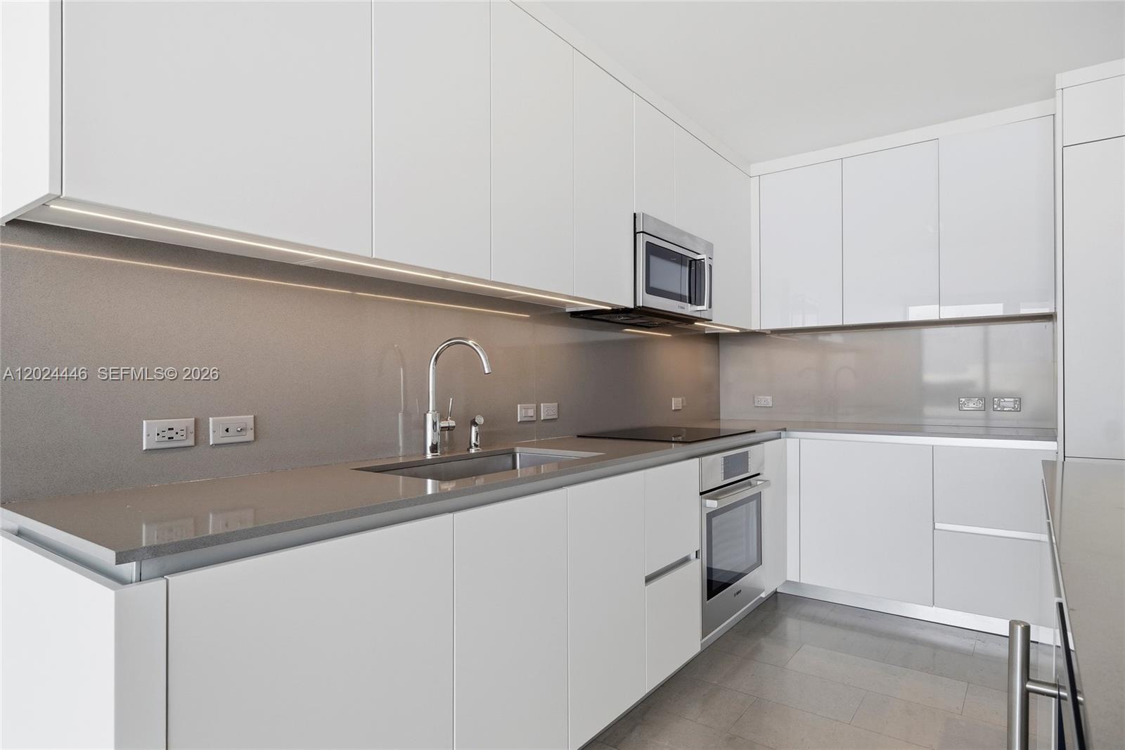 88 Southwest 7th Street, Unit 2008 Miami, FL 33130 - Photo 7 of 47