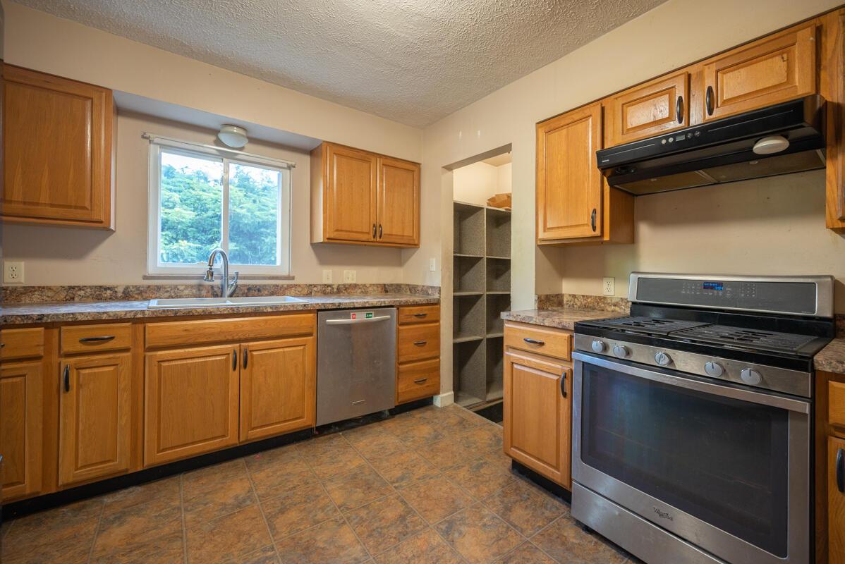 631 Crescent Road Columbus, OH 43204 - Photo 18 of 40 Kitchen