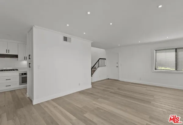 $639,000 | 10500 Sunland Boulevard, Unit 4, Sunland, CA 91040