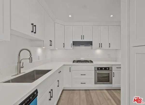 $639,000 | 10500 Sunland Boulevard, Unit 4, Sunland, CA 91040