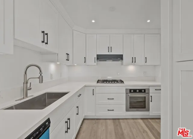 $649,000 | 10500 Sunland Boulevard, Unit 4, Sunland, CA 91040