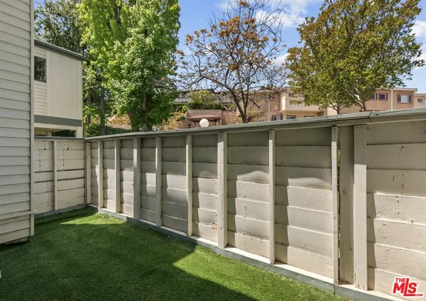 $639,000 | 10500 Sunland Boulevard, Unit 4, Sunland, CA 91040