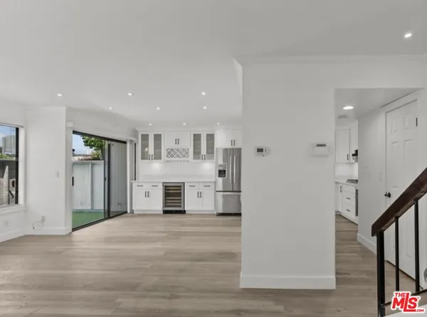 $639,000 | 10500 Sunland Boulevard, Unit 4, Sunland, CA 91040