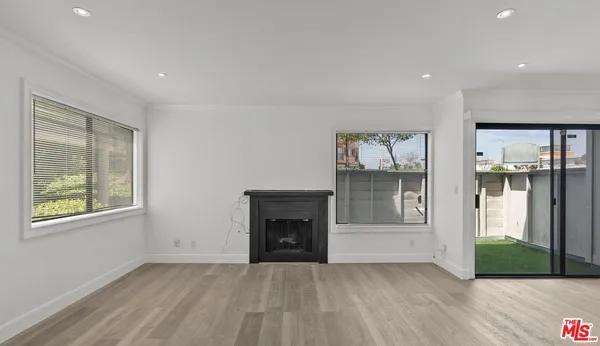 $639,000 | 10500 Sunland Boulevard, Unit 4, Sunland, CA 91040