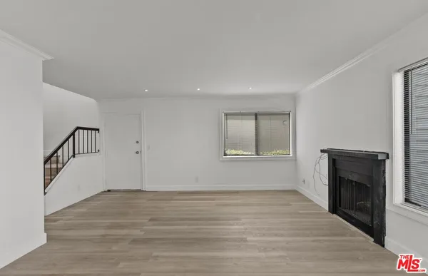 $639,000 | 10500 Sunland Boulevard, Unit 4, Sunland, CA 91040