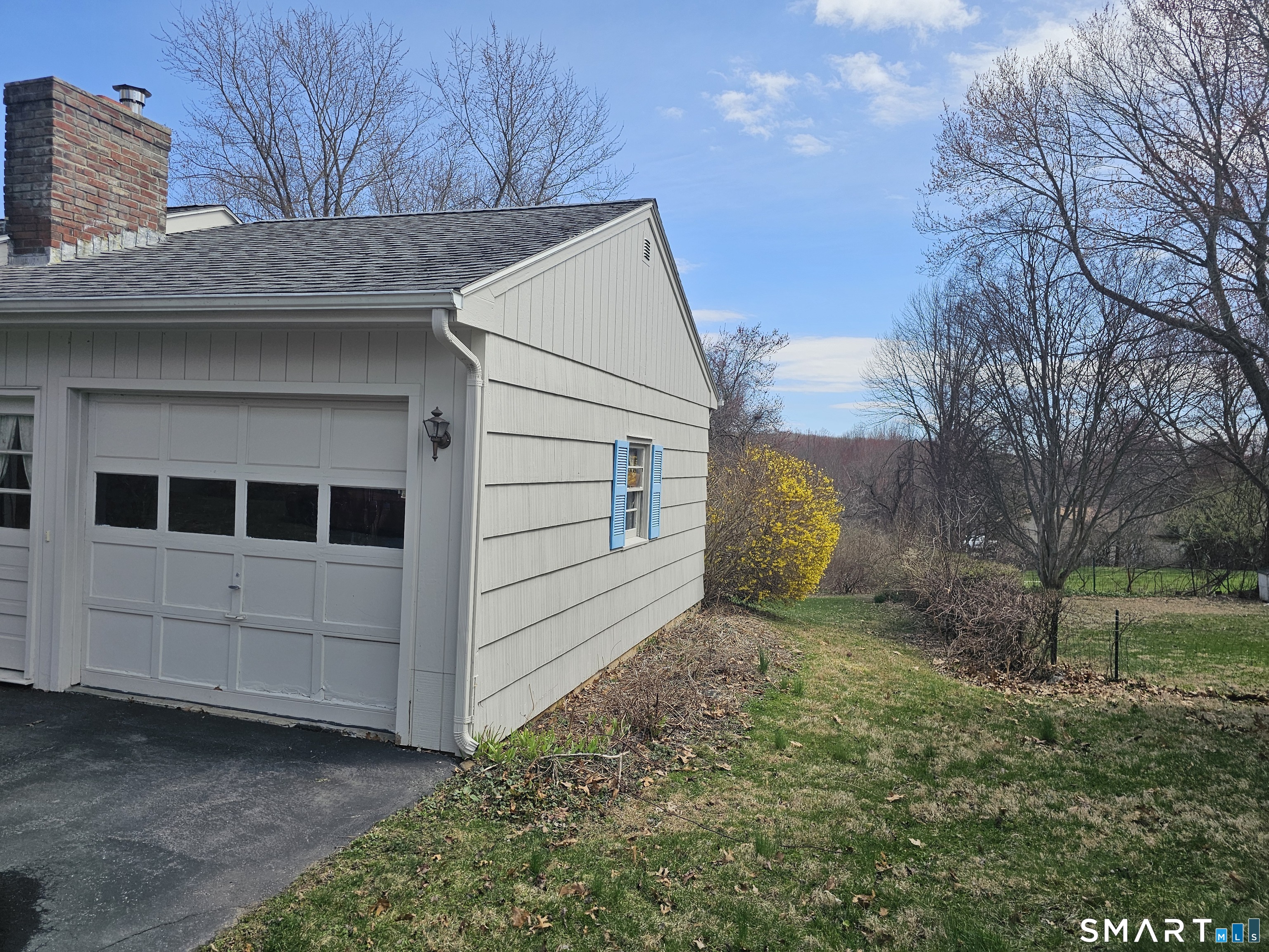 341 Harland Road Norwich, CT 06360 - Photo 2 of 19