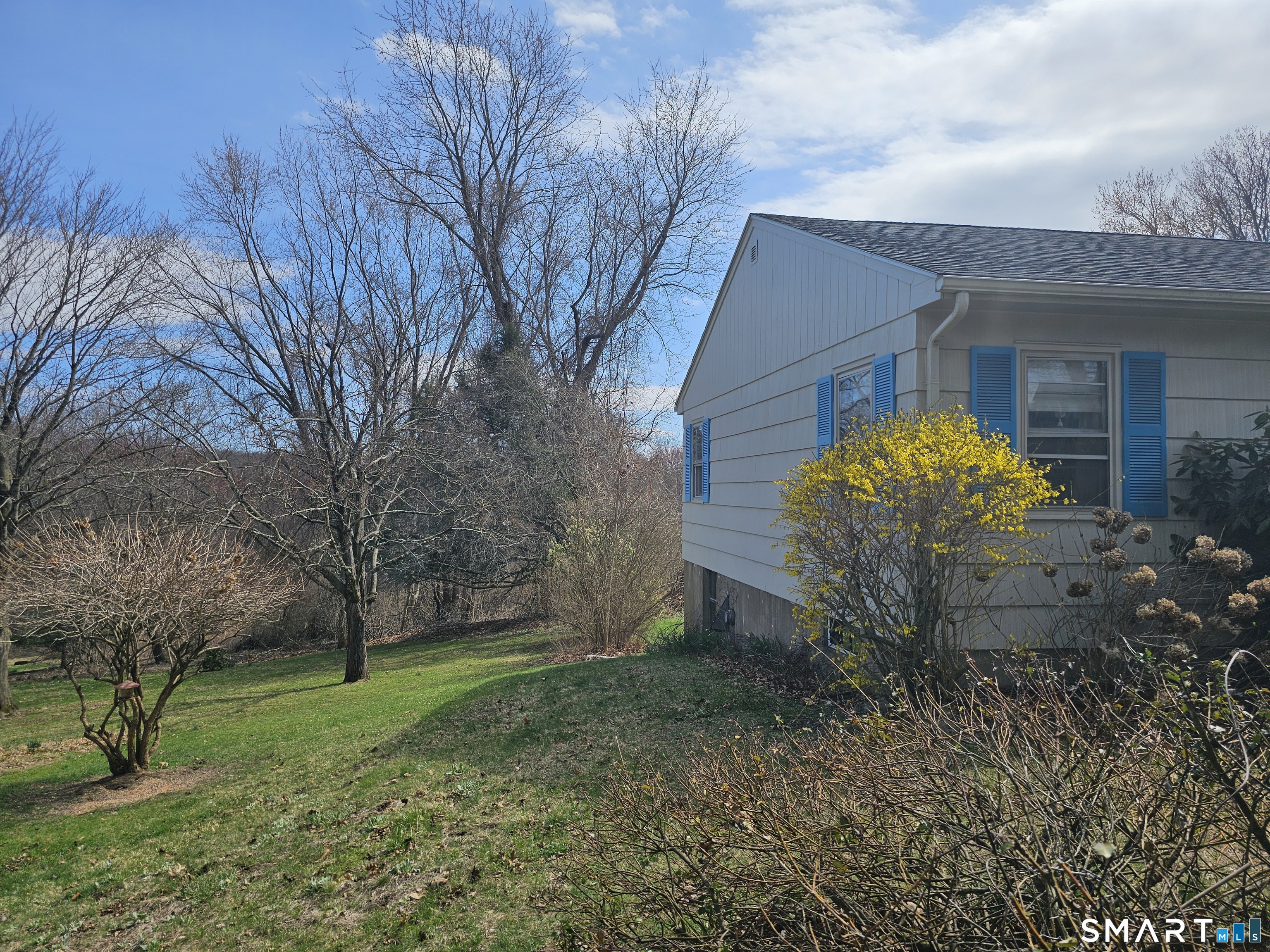 341 Harland Road Norwich, CT 06360 - Photo 3 of 19