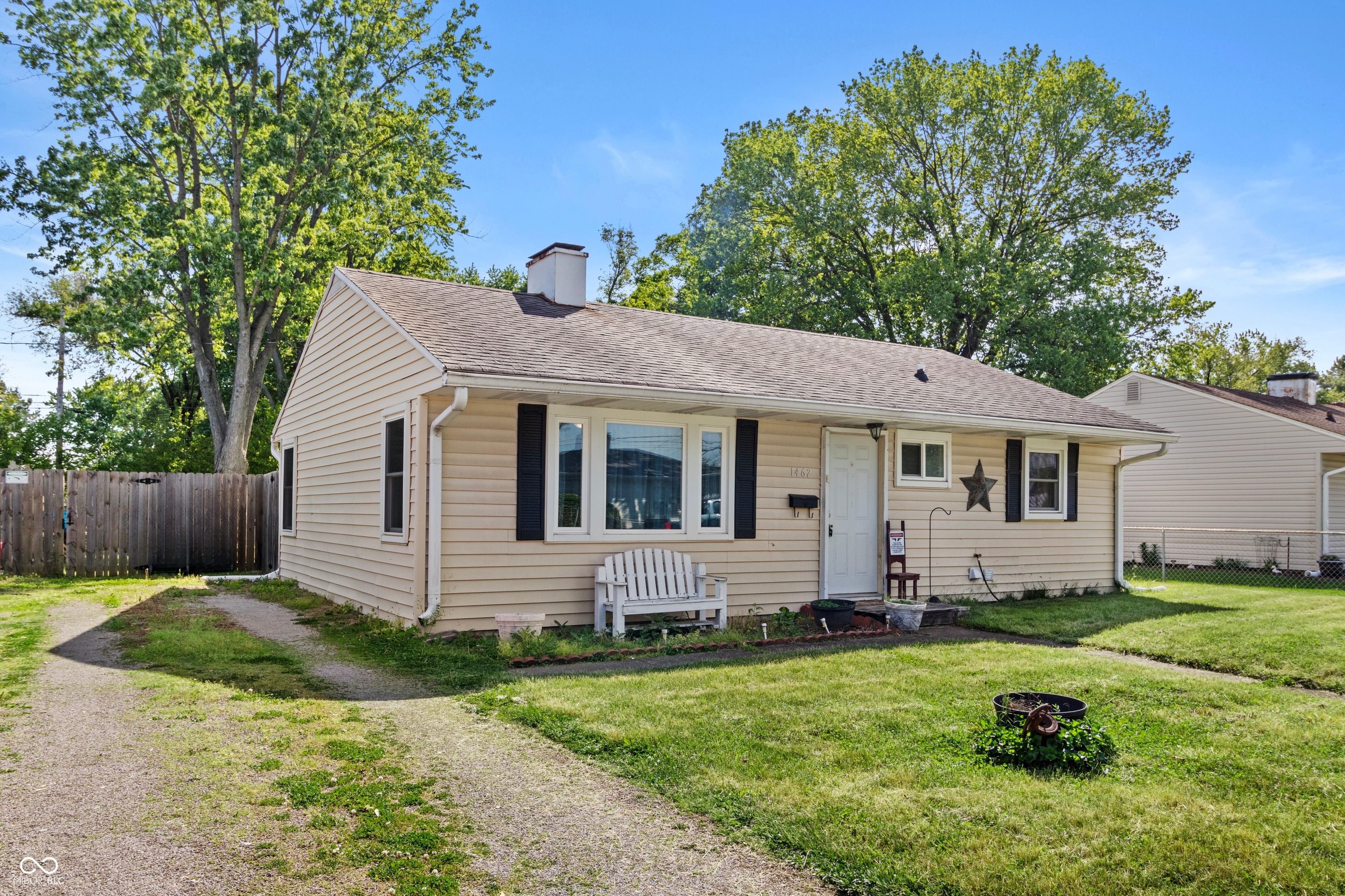 1462 Lochry Road Franklin, IN 46131 - Photo 3 of 22 Gallery Image 3