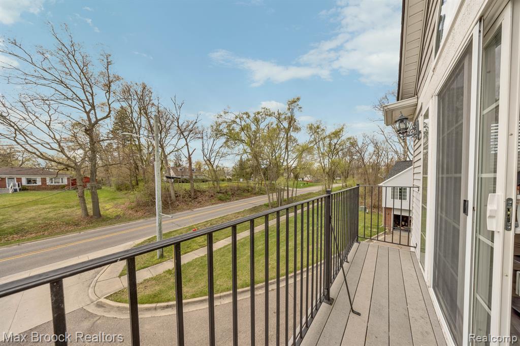 2036 Decker Road Walled Lake, MI 48390 - Photo 38 of 40