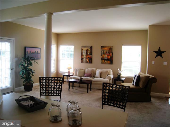 43 Bryce Road Berlin, NJ 08009 - Photo 5 of 22 Living Room