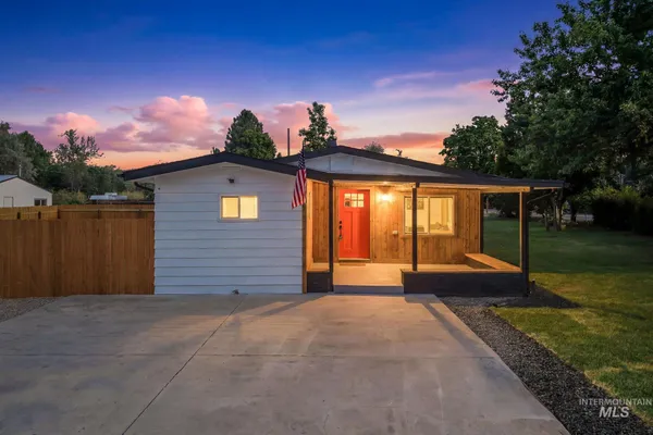 $749,990 | 2152 Artesian Road, Eagle, ID 83616