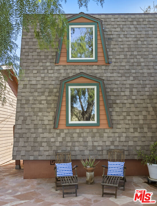 16617 Vasquez Canyon Road Canyon Country, CA 91351 - Photo 28 of 43 a brick wall with a bench and a table