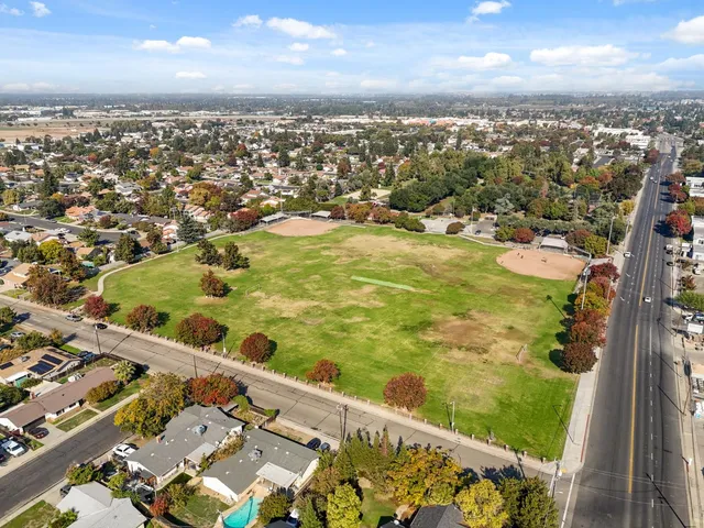 $414,900 | 24 Sunnyside Avenue, Clovis, CA 93612