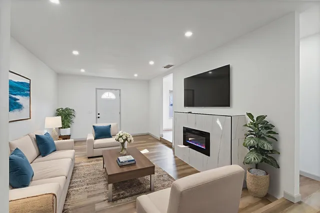 $414,900 | 24 Sunnyside Avenue, Clovis, CA 93612