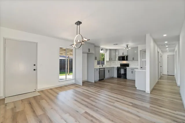 $414,900 | 24 Sunnyside Avenue, Clovis, CA 93612