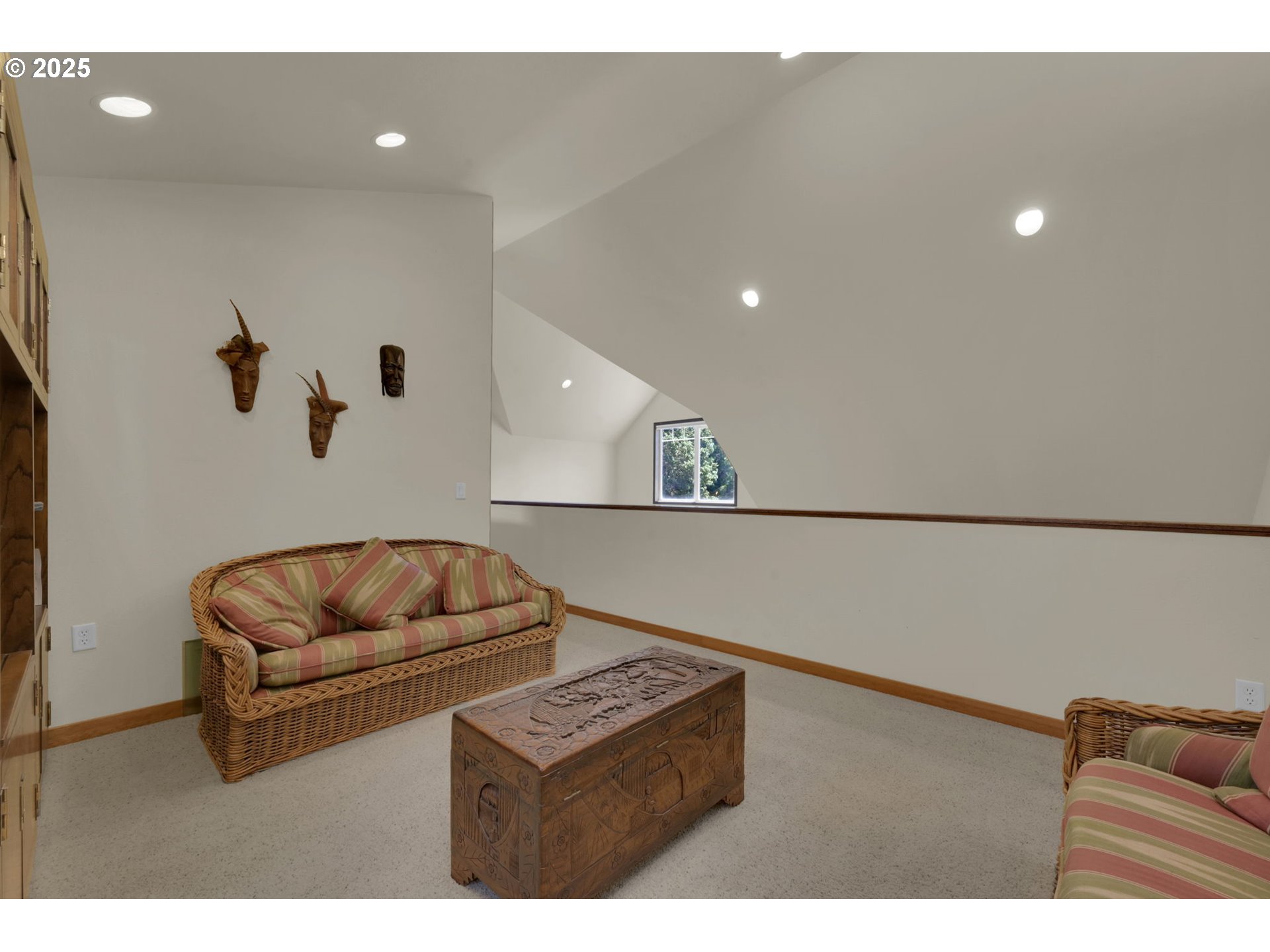 23859 Suttle Road Veneta, OR 97487 - Photo 23 of 46 a living room with furniture