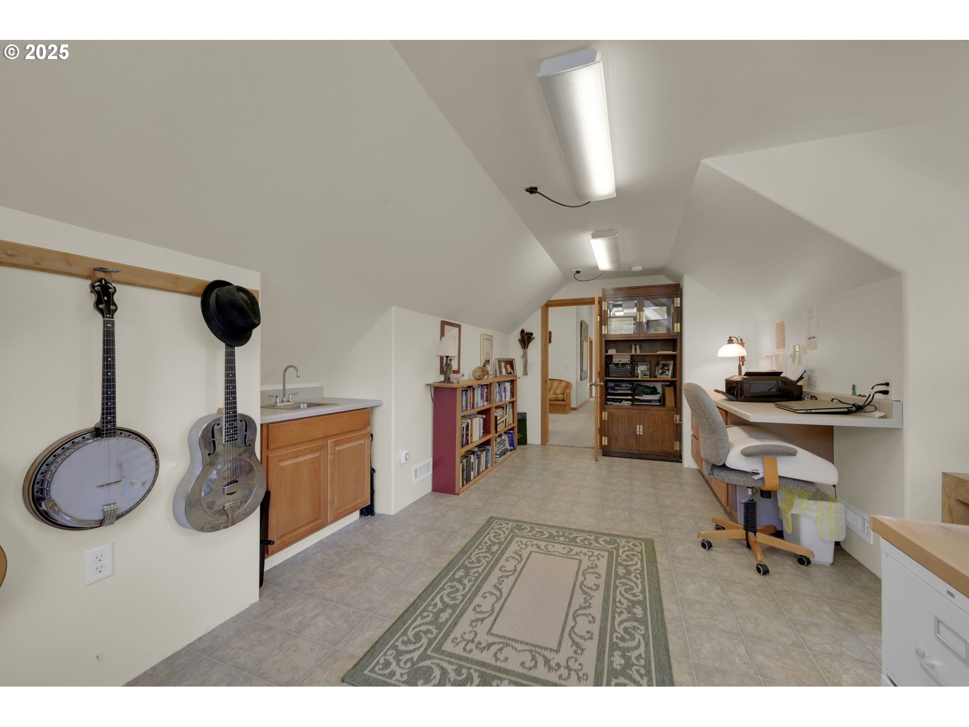 23859 Suttle Road Veneta, OR 97487 - Photo 25 of 46 a living room with furniture and view of kitchen