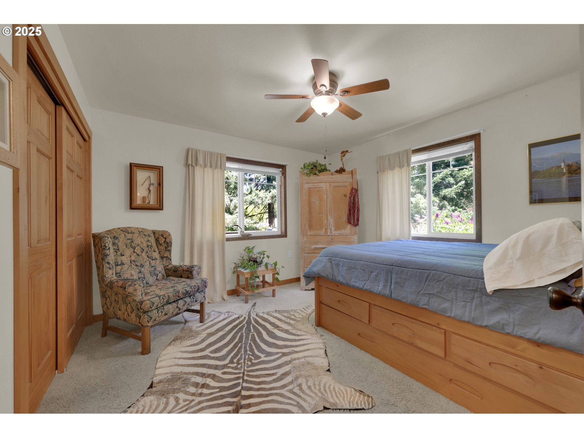 23859 Suttle Road Veneta, OR 97487 - Photo 27 of 46 a bedroom with a large bed and a window