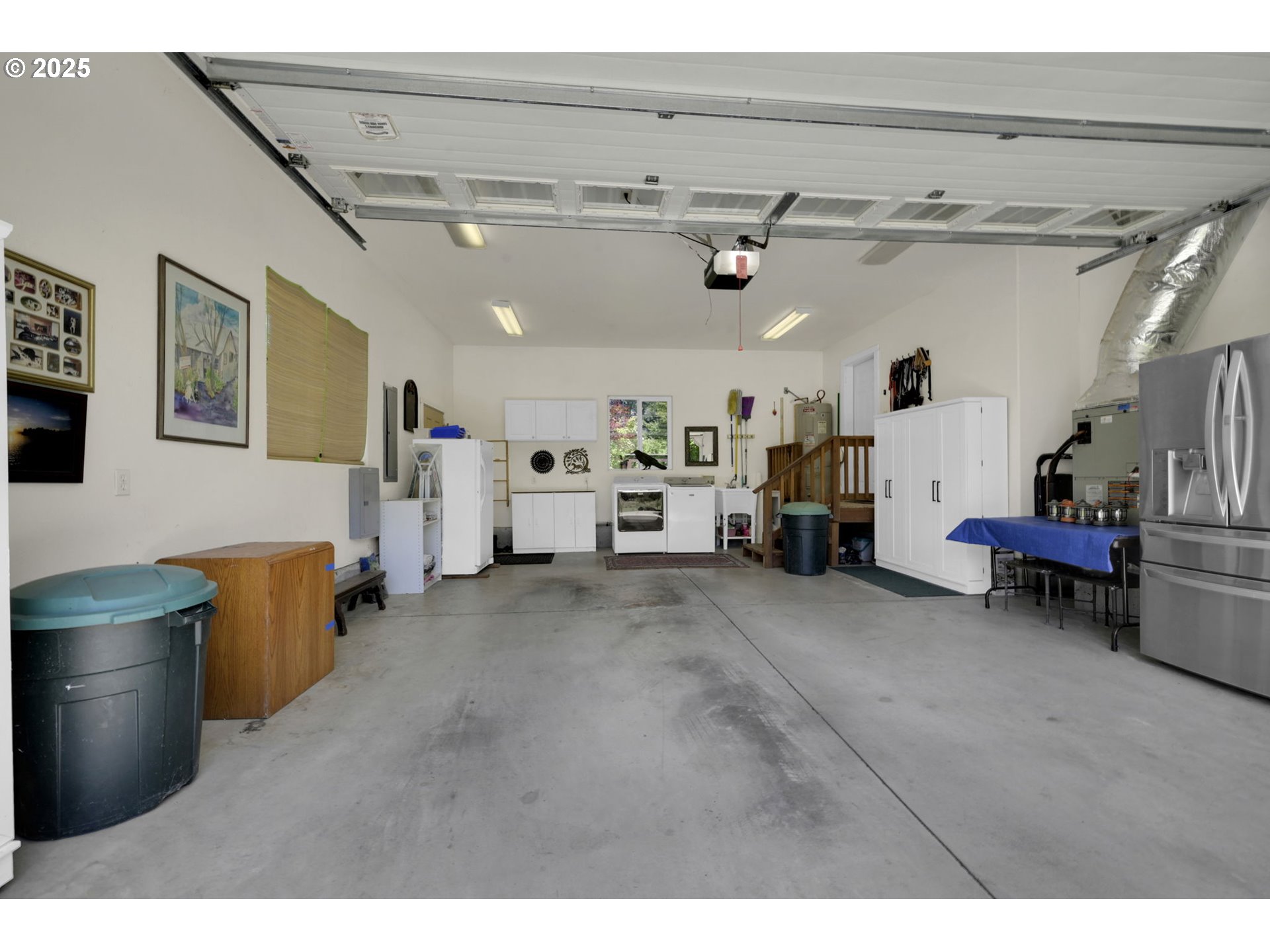 23859 Suttle Road Veneta, OR 97487 - Photo 37 of 46 a living room with furniture