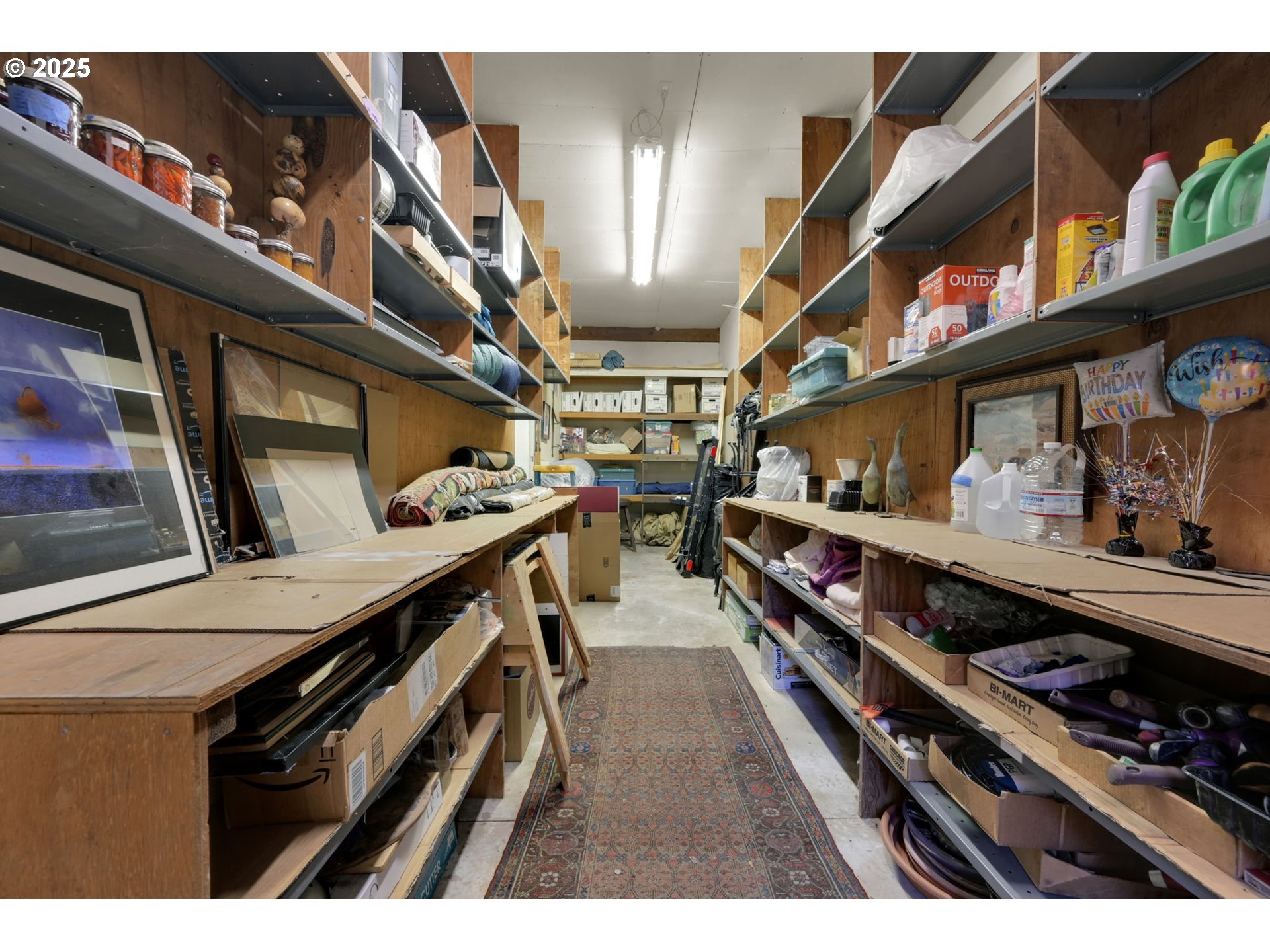 23859 Suttle Road Veneta, OR 97487 - Photo 41 of 46 a kitchen with lots of counter top space