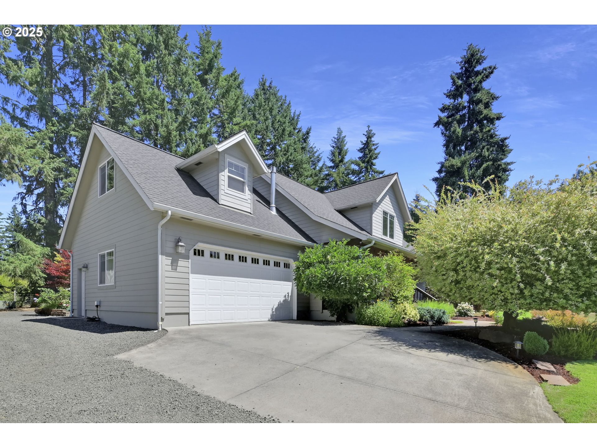 23859 Suttle Road Veneta, OR 97487 - Photo 43 of 46 a front view of a house with a yard and garage