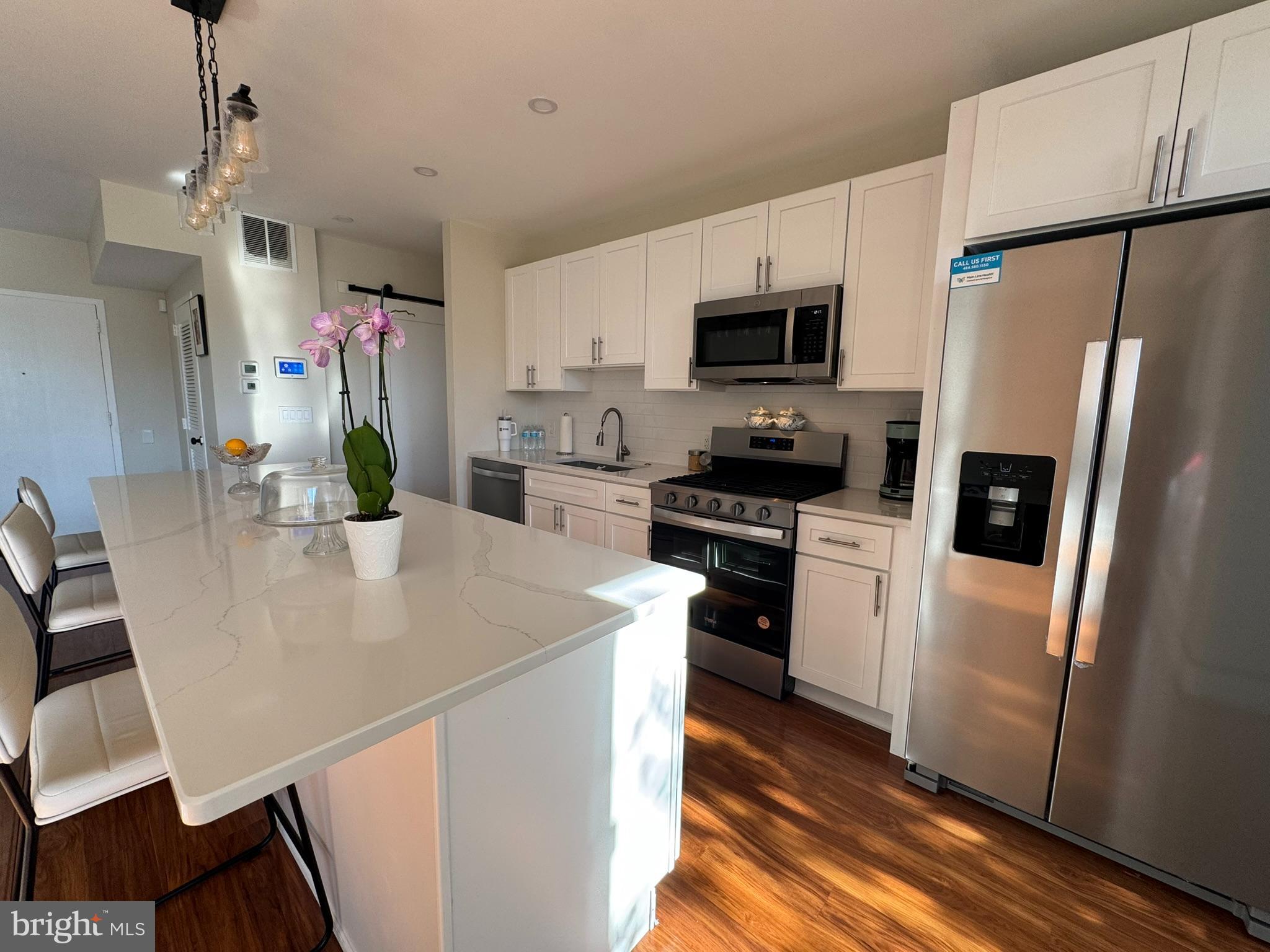 191 Presidential Boulevard, Unit R524 Bala Cynwyd, PA 19004 - Photo 15 of 19 Kitchen Island