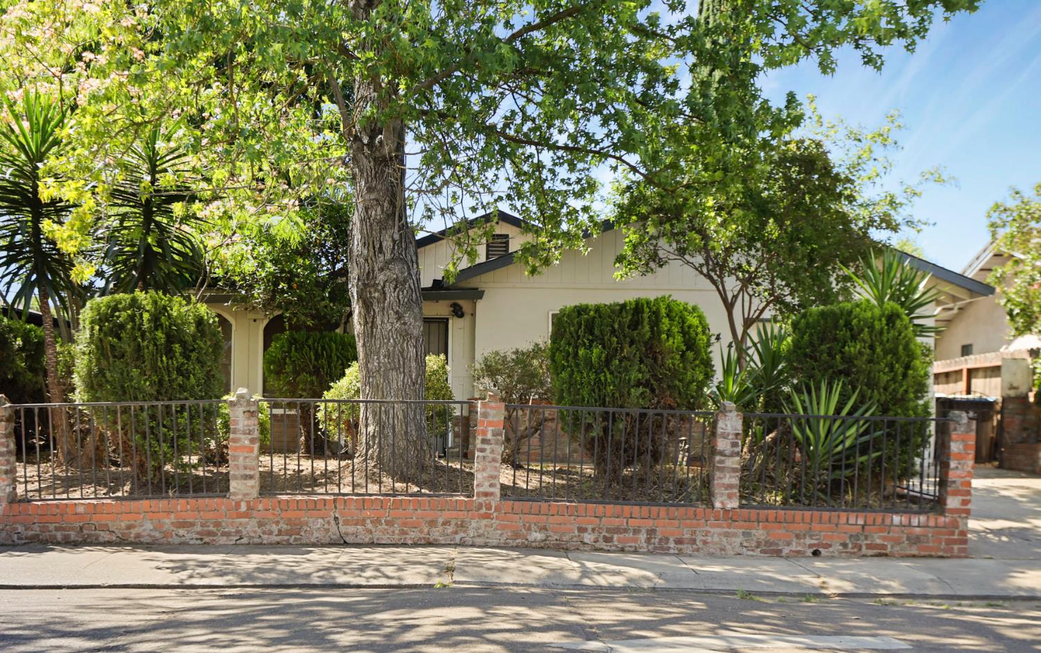 2044 Del Rio Drive Stockton, CA 95204 - Photo 4 of 40