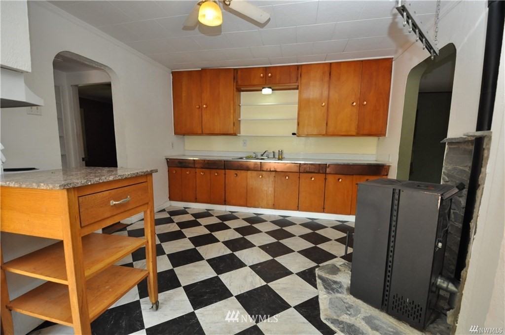 511 A Division Street Hamilton, WA 98284 - Photo 4 of 23 Gallery Image 4
