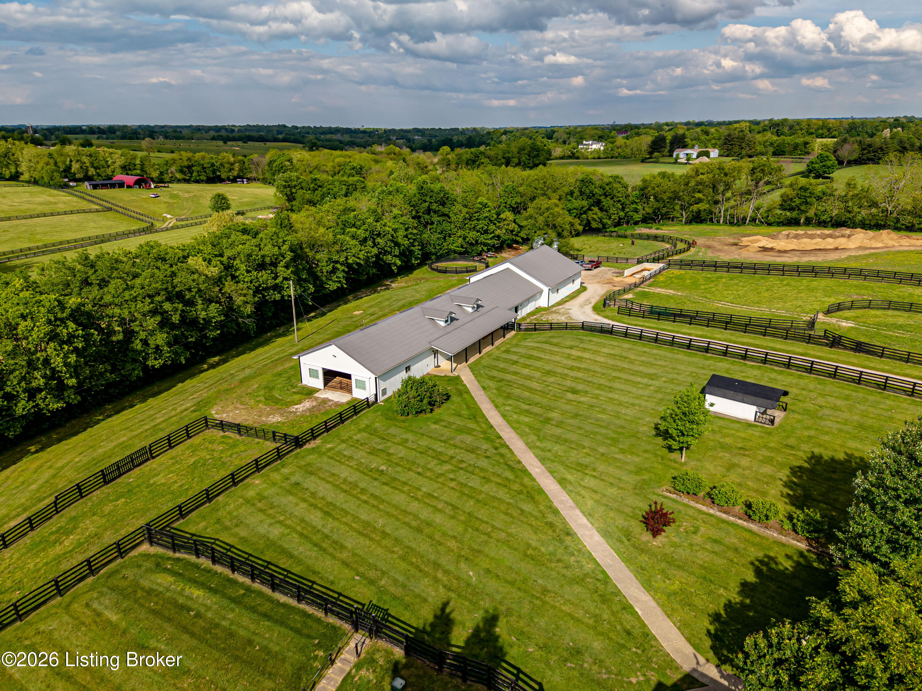 1460 Shannon Run Road Lexington, KY 40513 - Photo 5 of 111 DJI_20260502052524_0069_D