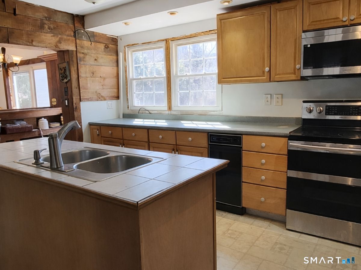 14 Edgewood Lane Mansfield, CT 06250 - Photo 8 of 25