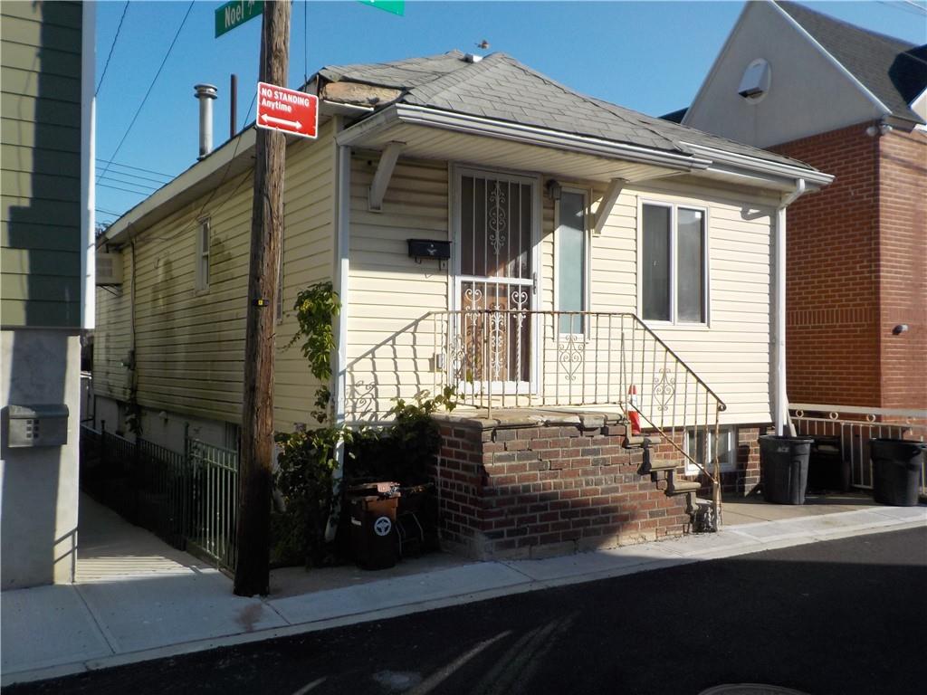 a view of house with a outdoor space