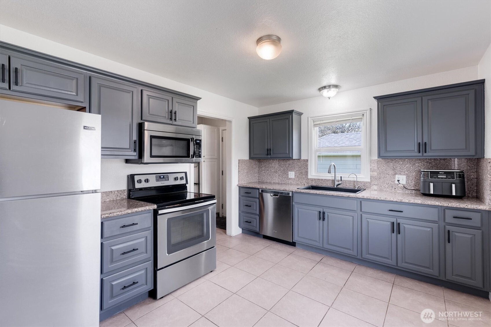 835 20th Avenue Longview, WA 98632 - Photo 12 of 33