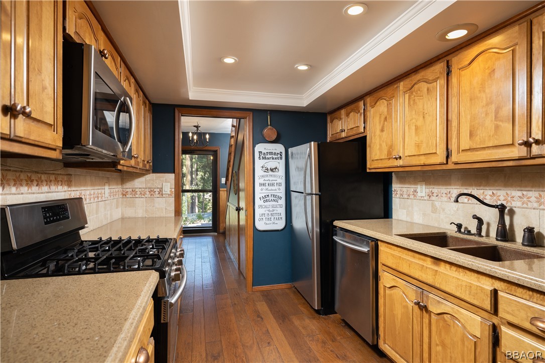 841 Golf Course Road Lake Arrowhead, CA 92352 - Photo 14 of 43 a kitchen with stainless steel appliances granite countertop a refrigerator and a stove top oven