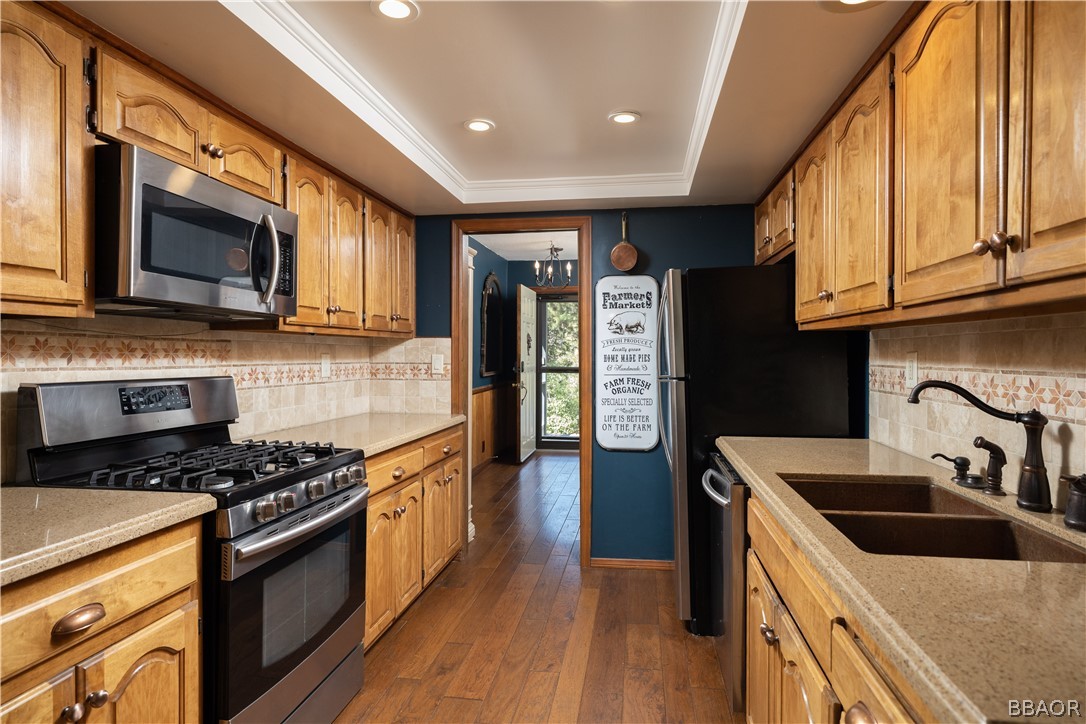 841 Golf Course Road Lake Arrowhead, CA 92352 - Photo 16 of 43 a kitchen with stainless steel appliances granite countertop a stove a sink and a microwave