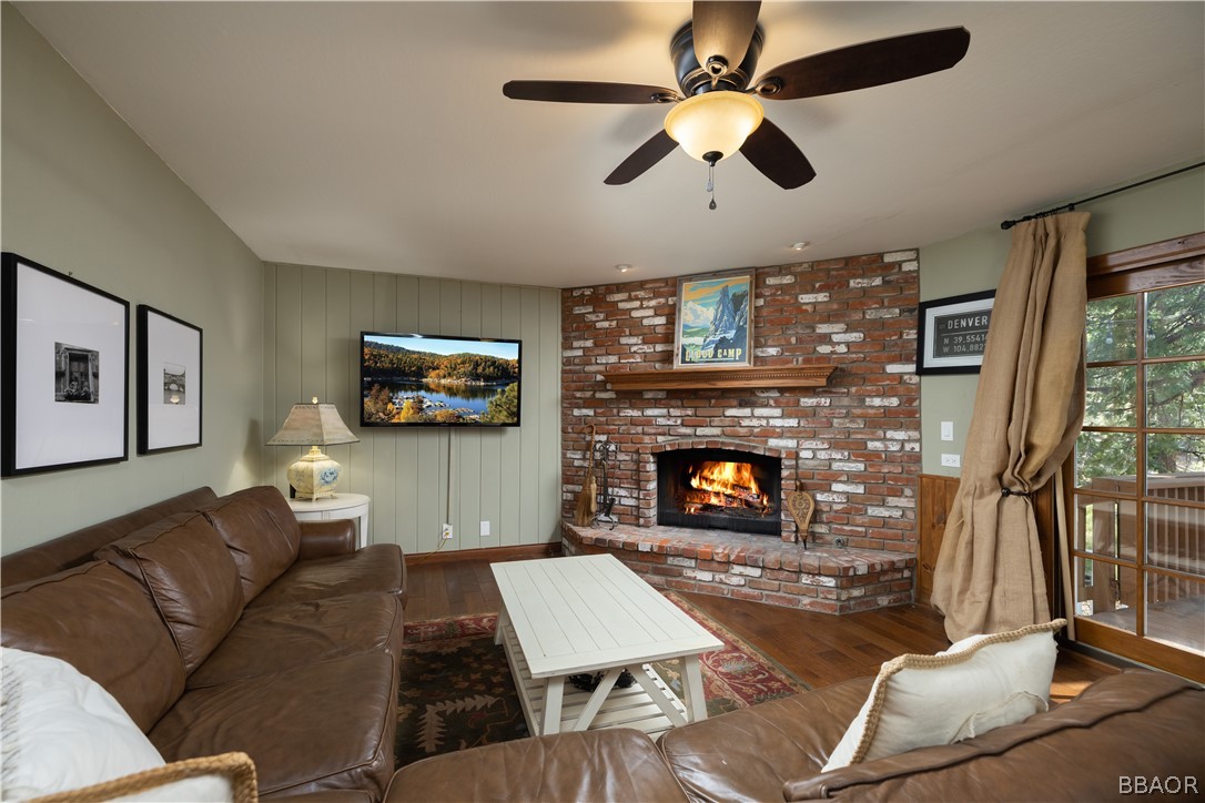 841 Golf Course Road Lake Arrowhead, CA 92352 - Photo 18 of 43 a living room with furniture a flat screen tv and a fireplace