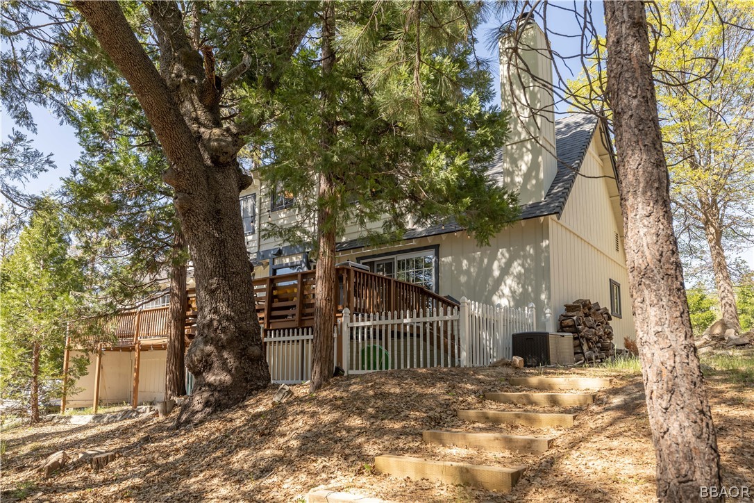 841 Golf Course Road Lake Arrowhead, CA 92352 - Photo 37 of 43 a view of a yard with a tree