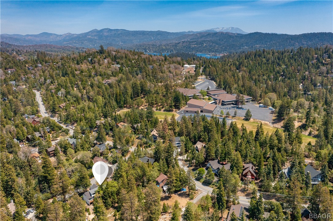 841 Golf Course Road Lake Arrowhead, CA 92352 - Photo 40 of 43 a view of a city with mountain
