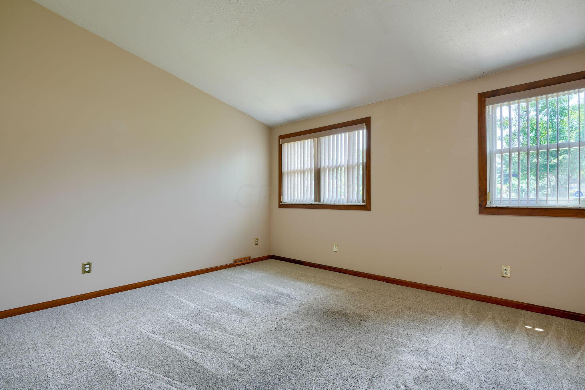12404 Cleo Road Orient, OH 43146 - Photo 7 of 56 Living Room