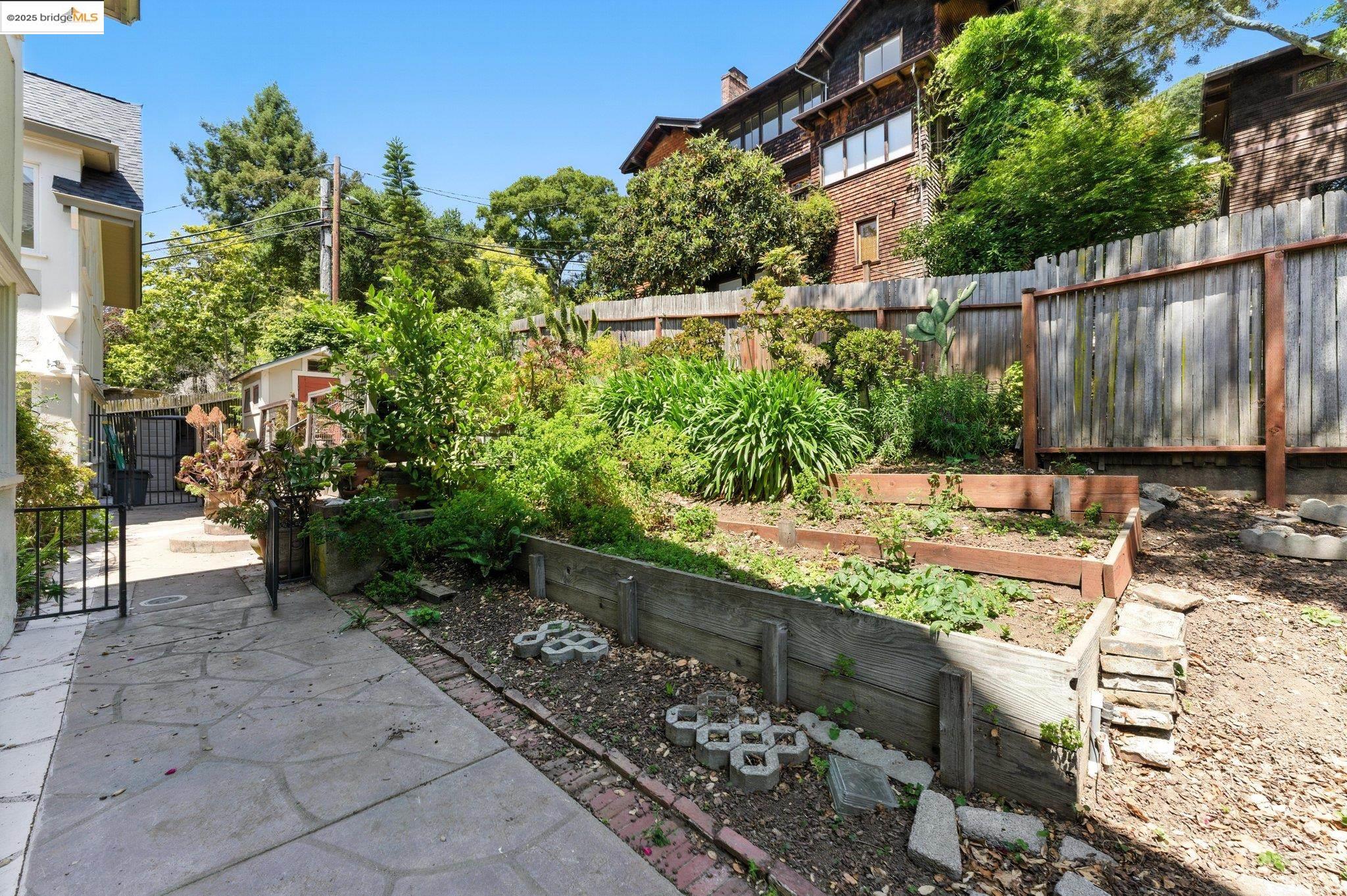 7 Panoramic Way Berkeley, CA 94704 - Photo 39 of 47 a view of a backyard with sitting area
