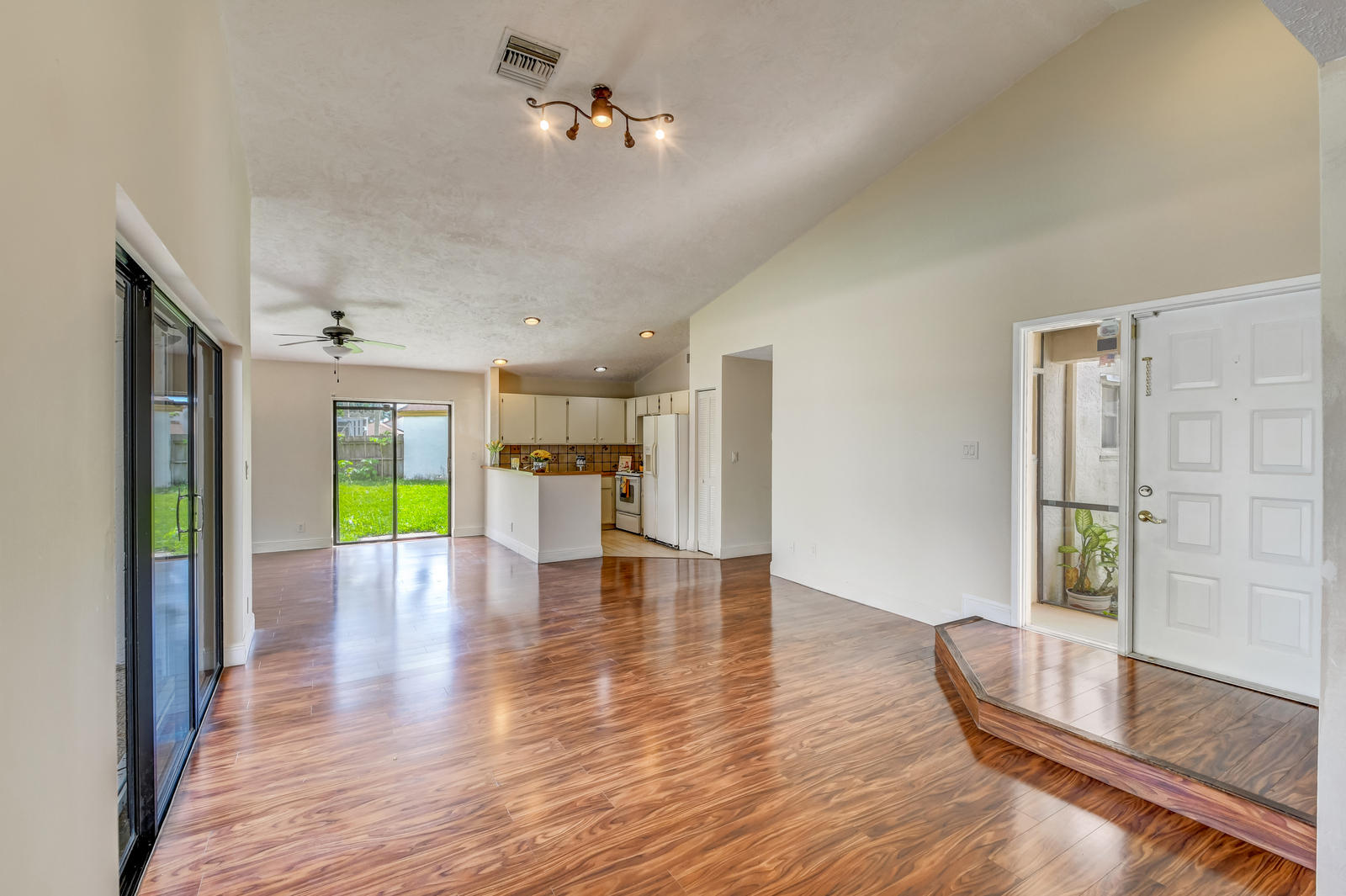 11861 Sunchase Court Boca Raton, FL 33498 - Photo 14 of 59 36-11861 Sunchase Ct in Loggers Run-032
